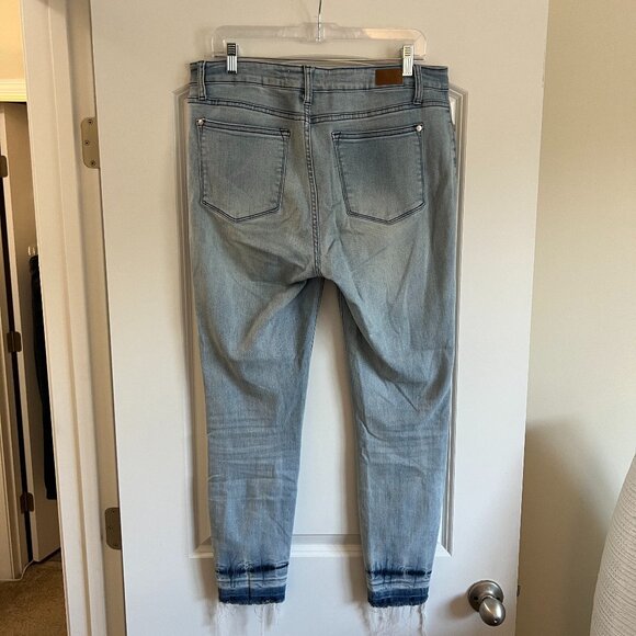 Judy Blue Skinny Jeans Distressed - Picture 3 of 3